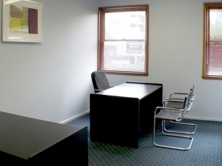 Single office with desk and visitors chairs